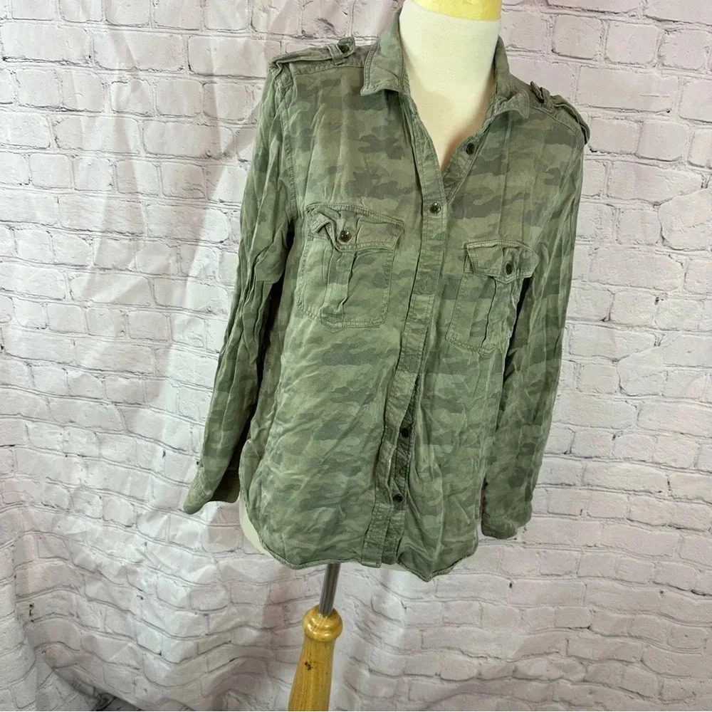 american eagle outfitters military camo boyfriend fit top sz medium utility